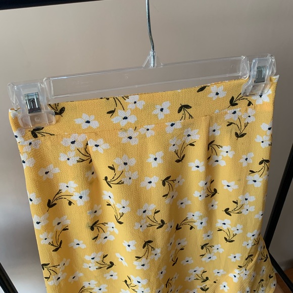 small, yellow flower print, a-line skirt. - Picture 4 of 5